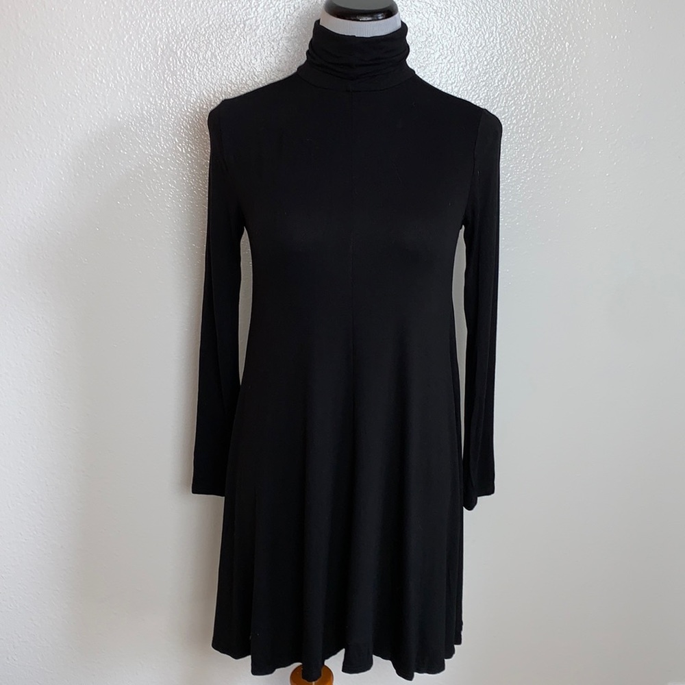 solo la Fe black turtle neck dress.